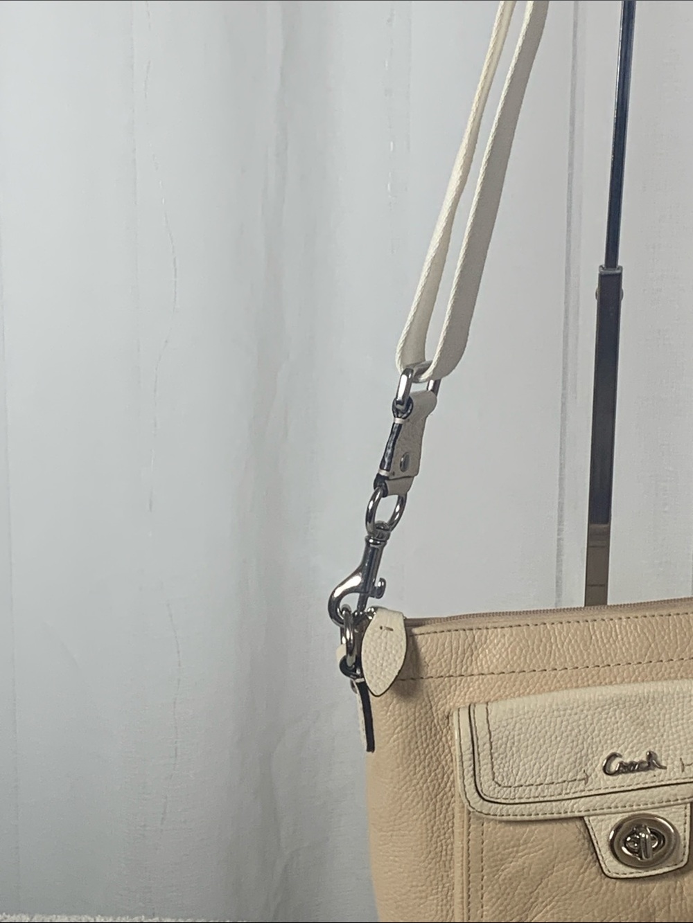 GUC Coach Beige Crossbody Bag - Picture 6 of 9